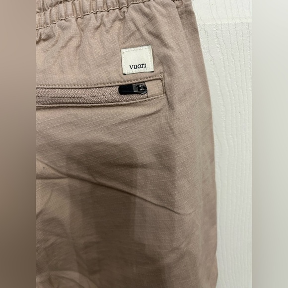 Vuori pants women’s size XSmall tan color - Picture 8 of 8